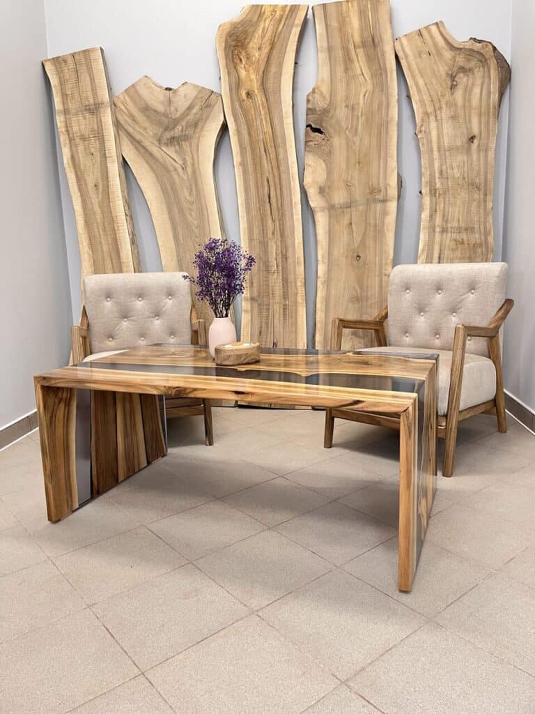 Elegancka ława epoksydowa Velaris z naturalnego drewna.